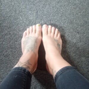 Feefeet55