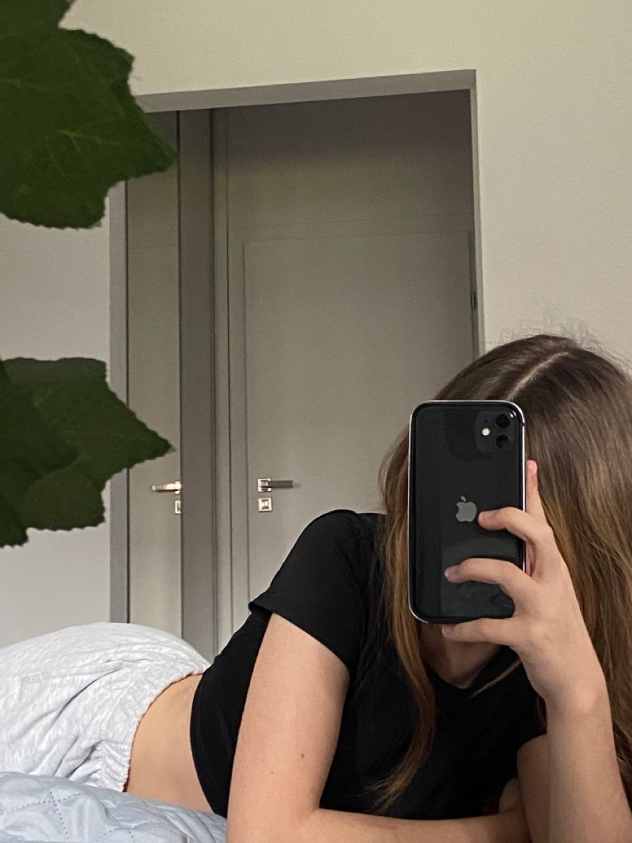 Hollylovesfeet69